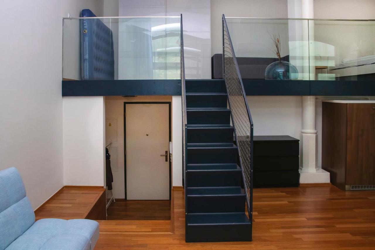 Modern Apartment With Terrace And Air Conditioning Praha Bagian luar foto