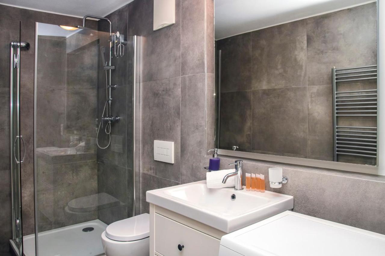 Modern Apartment With Terrace And Air Conditioning Praha Bagian luar foto