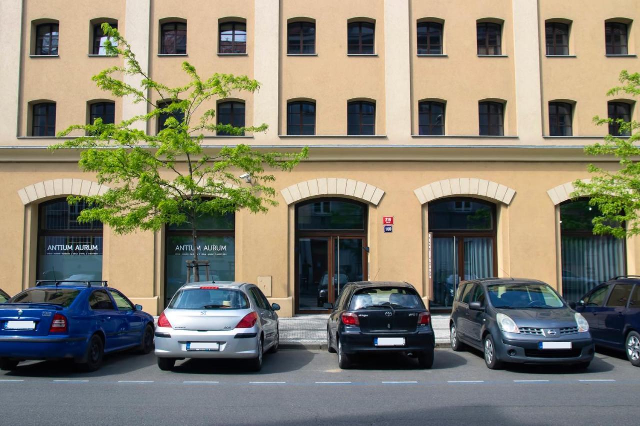 Modern Apartment With Terrace And Air Conditioning Praha Bagian luar foto